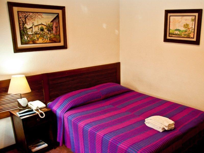 Hotel Arbol De Fuego ซานซัลวาดอร์ ภายนอก รูปภาพ