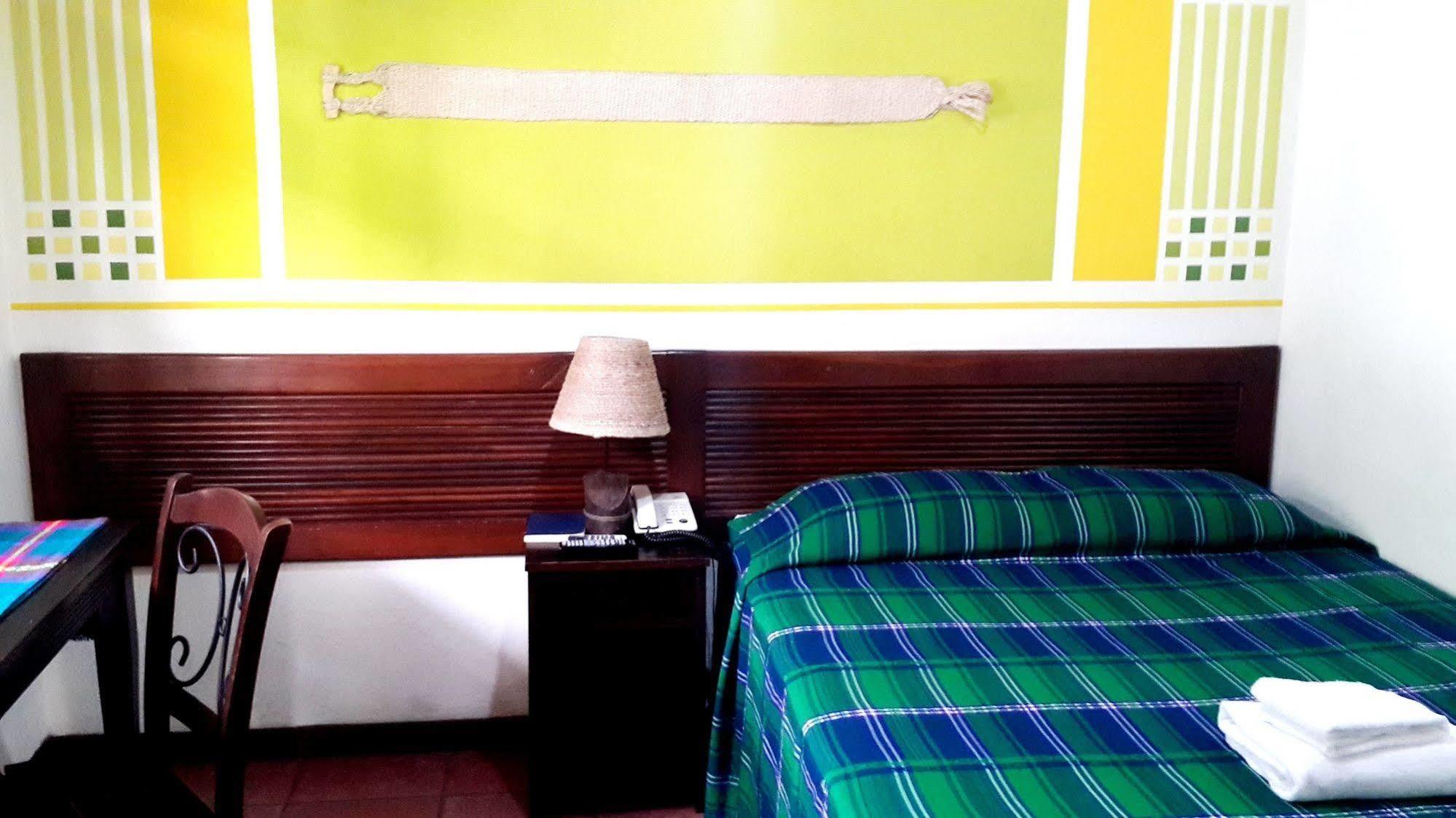 Hotel Arbol De Fuego ซานซัลวาดอร์ ภายนอก รูปภาพ